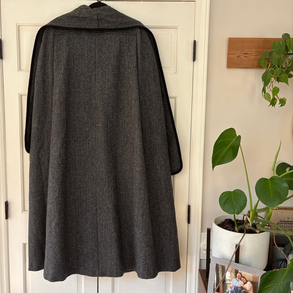VTG Alorna Herringbone Gray Wool Blend Cape Black Trim Neck Scarf Union USA Made - Picture 8 of 15